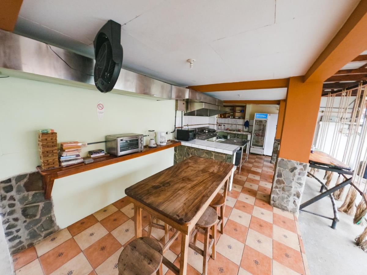 Hostel De Haan Jacó Екстериор снимка